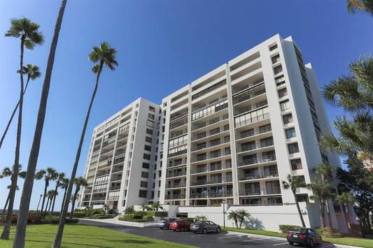 Evacuation of South Beach Condo due to crack in concrete pillar