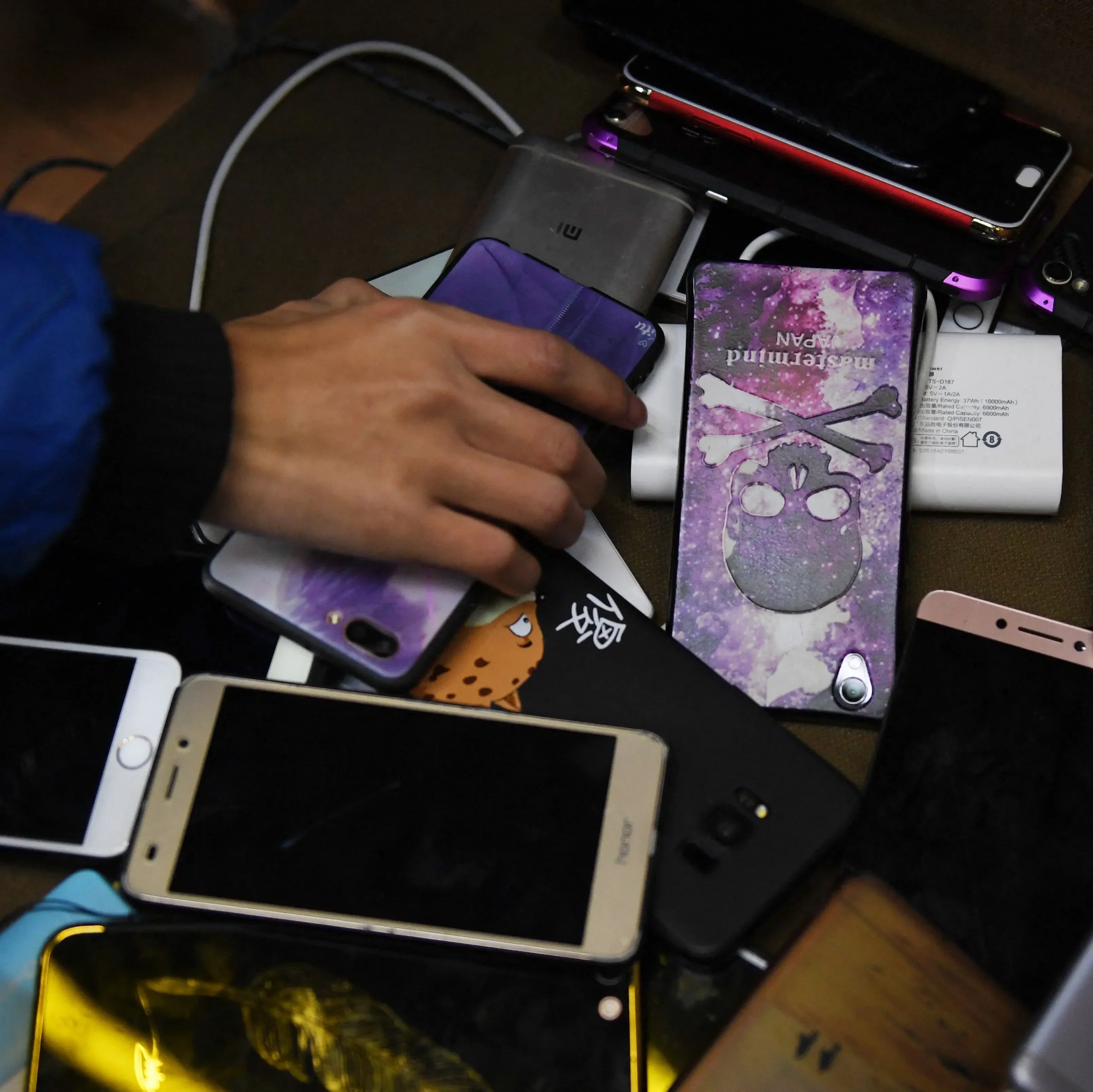 Florida’s Bold Move on K-8 Cell Phones: What Parents Are Saying – St ...